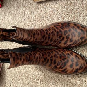 Leopard rain boots